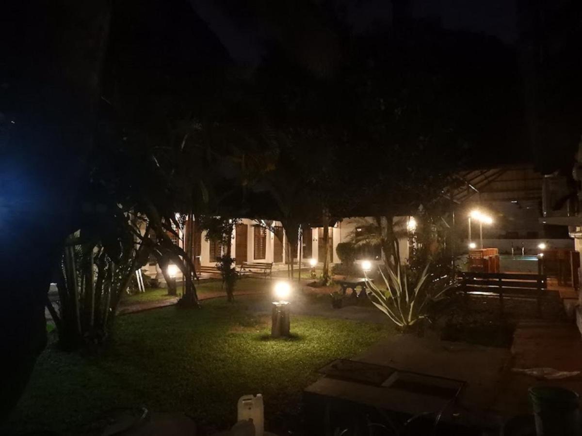 Alfred Place Kochi Extérieur photo